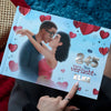Feiere eure Liebesgeschichte mit der Lovedays Premium Edition, mit glänzendem Cover und 5 zusätzlichen romantischen Geschichten – das perfekte Geschenk zum Jahrestag oder Valentinstag.