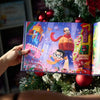 Eine farbenfrohe Illustration aus dem neuen Weihnachtsbuch für Papa von Hurra Helden.